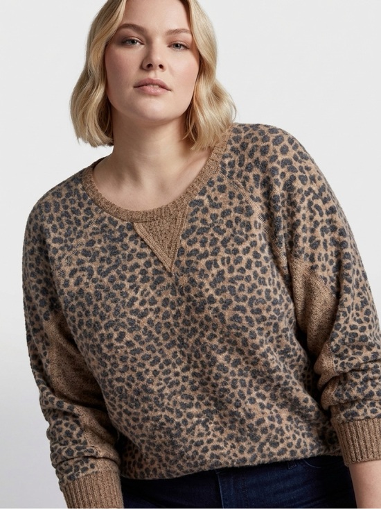 torrid Sweaters - Torrid Brushed Waffle Knit Leopard
Raglan Sweatshirt, Size 2X, EUC